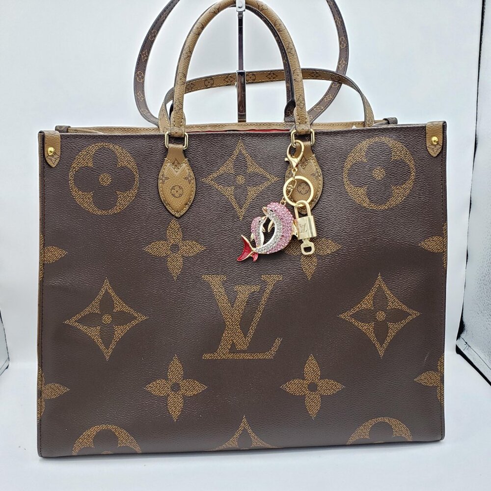Authentic LV Gold Padlock & Key 🔑 Bag Charm / Unbranded Fish Keychain Combo - Picture 4 of 9